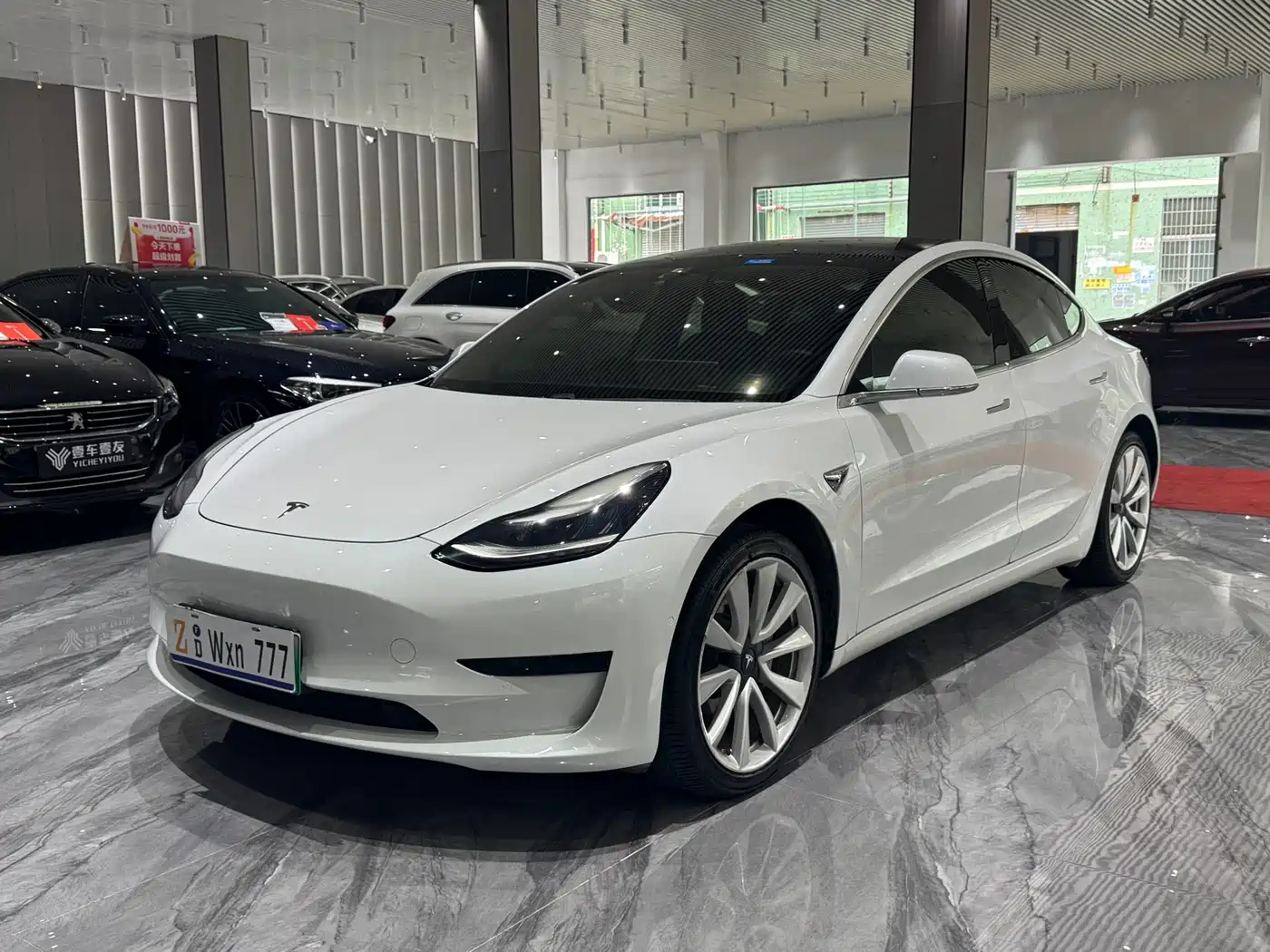 TESLA MODEL 3