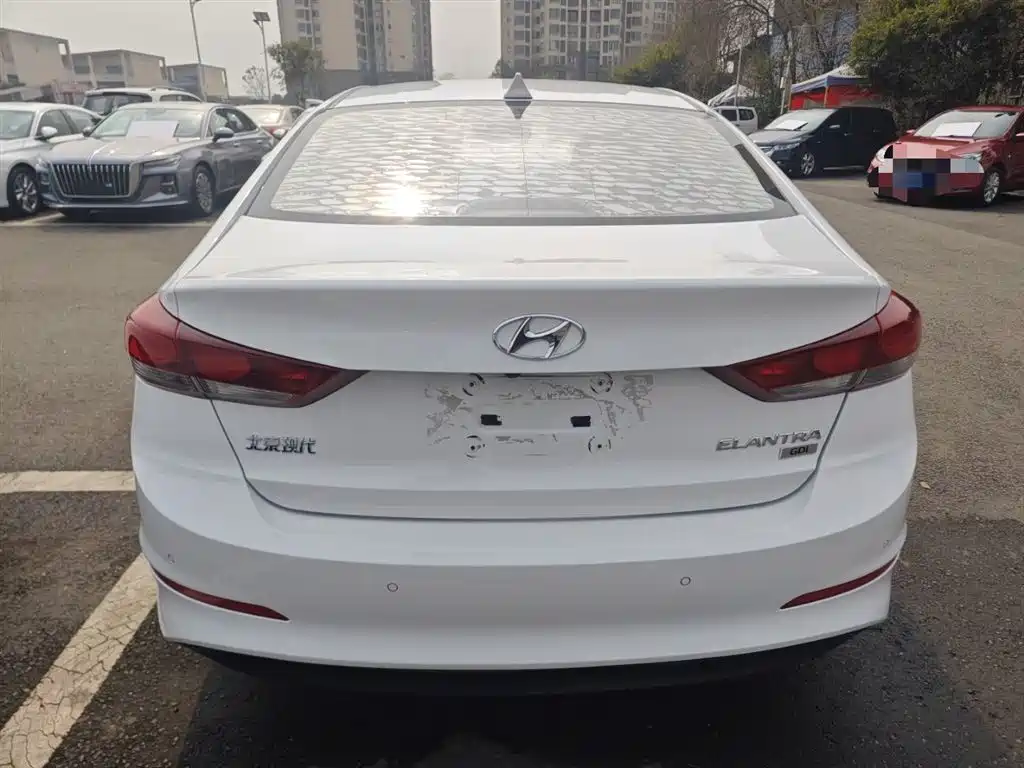 Hyundai Elantra 2016 1.6L Auto Smart·Youth Edition фото 4