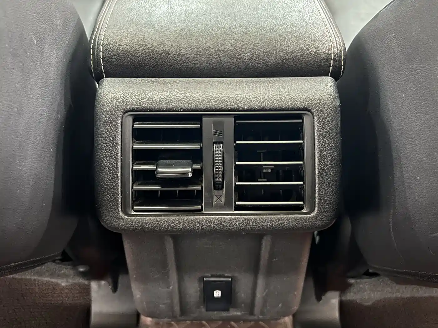 Mitsubishi Outlander 2020 2.0L 2WD Premium 5-seater фото 15