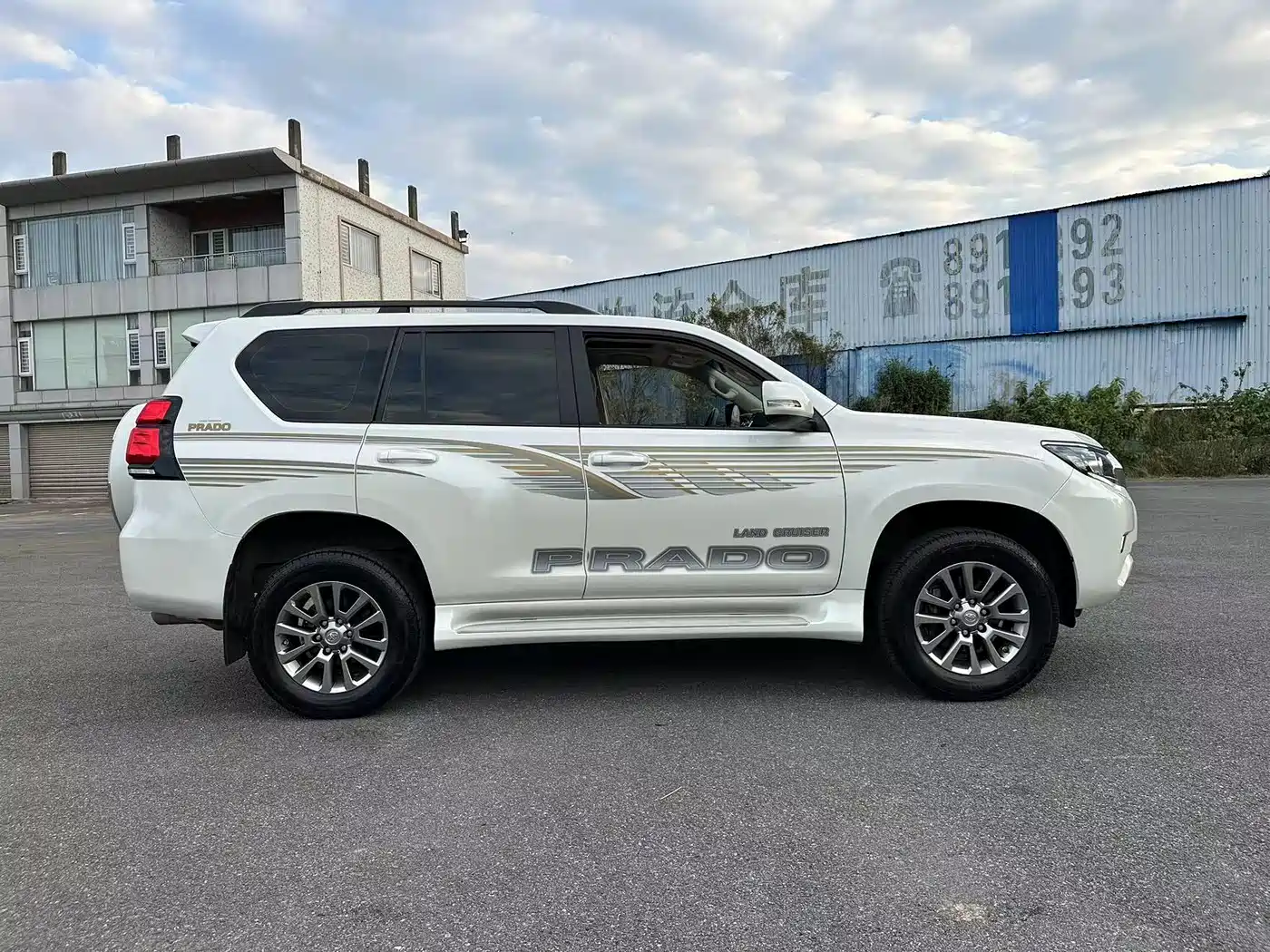 Toyota Prado 2018 3.5L Automatic TX-L Rear-mounted Spare Tire фото 23
