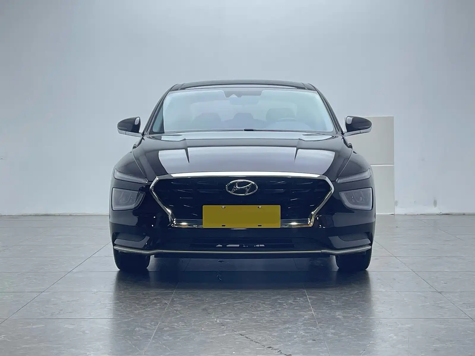 Photo 2 - Hyundai Mistra