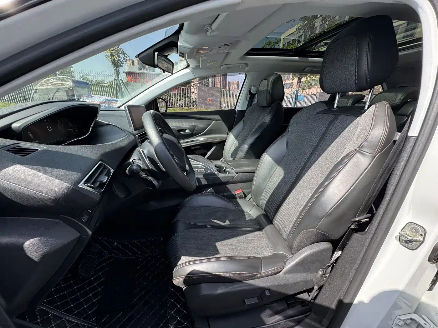 Peugeot 5008 2017 380THP 7-seat Elite Edition фото 3