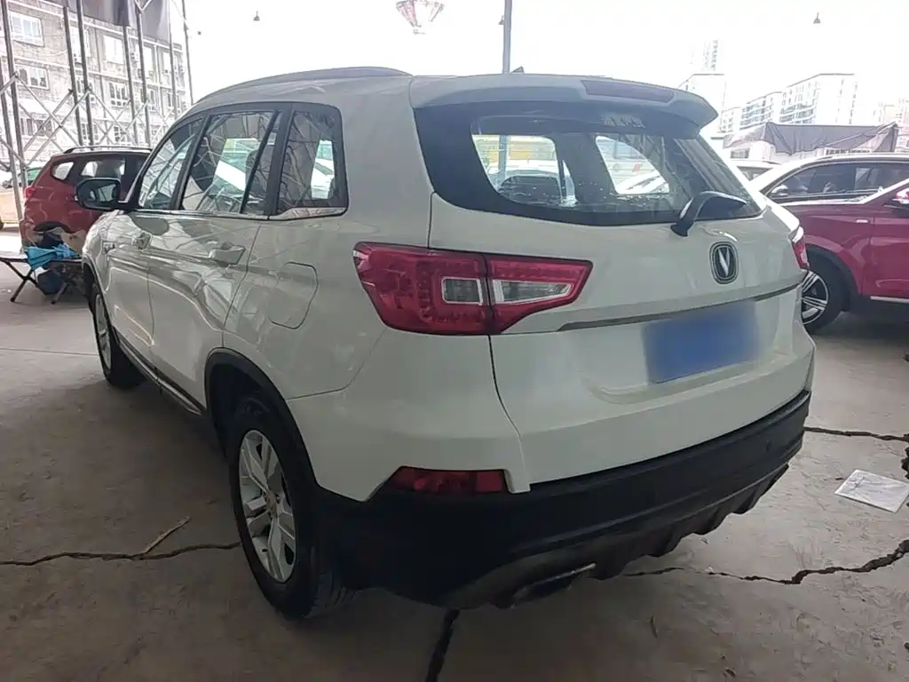 Photo 5 - Changan CS75