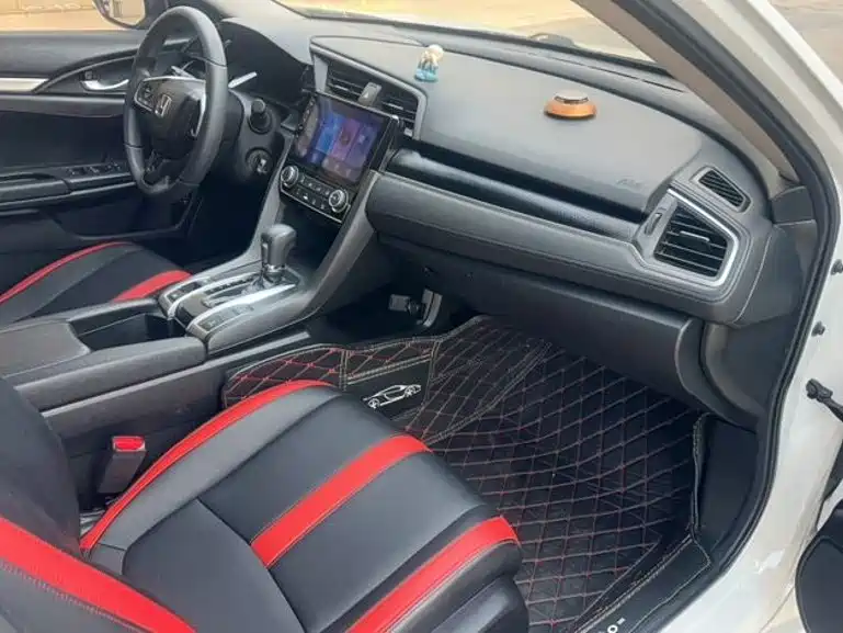 Фото 8 - Honda Civic
