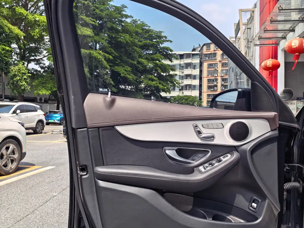 Mercedes-Benz GLC 2021 GLC 260 L 4MATIC Sporty фото 10