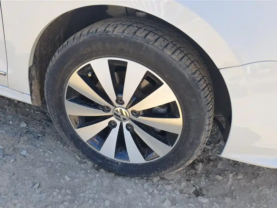 Volkswagen Sagitar 2017 1.6L Automatic Comfort фото 6