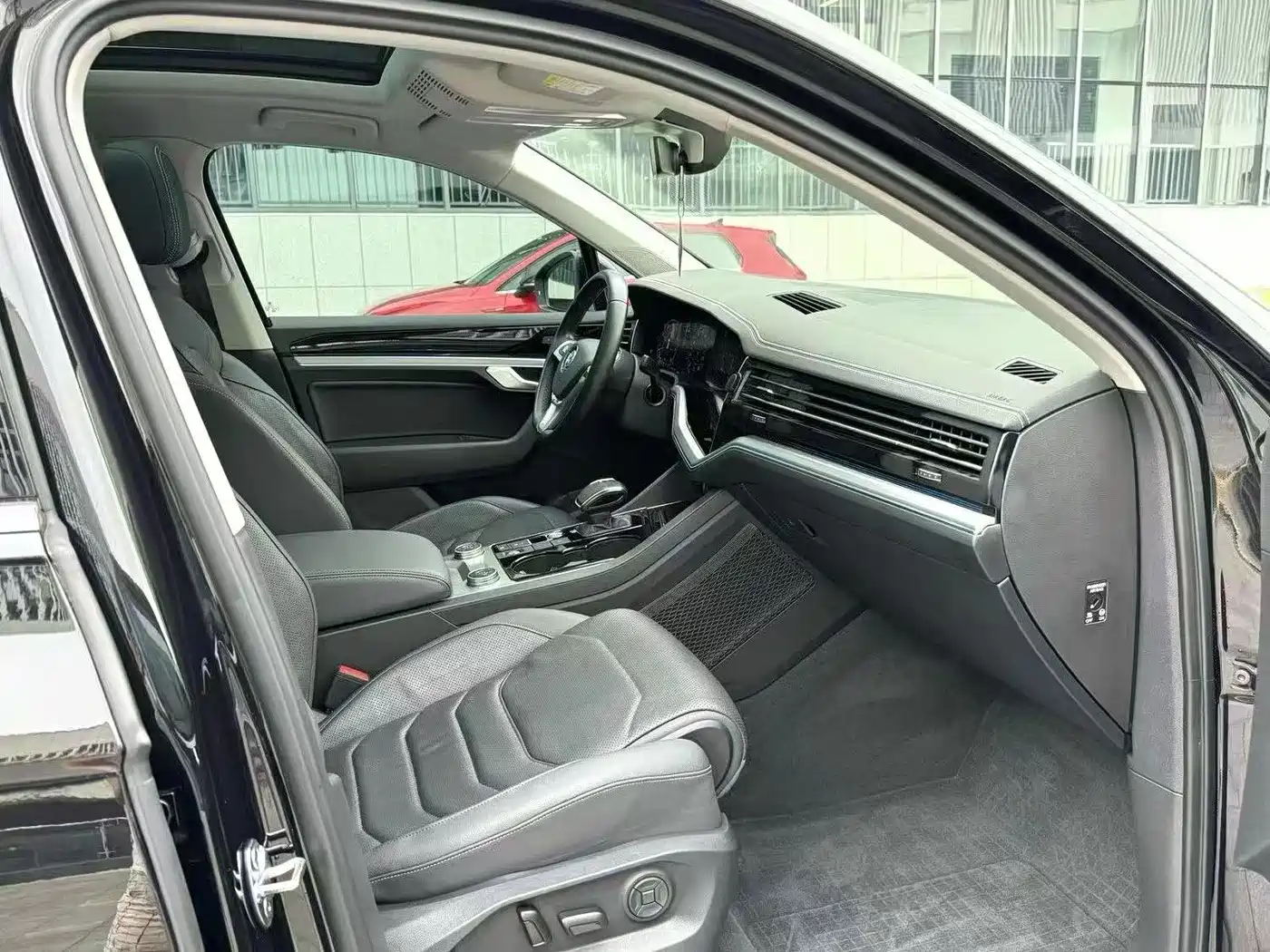 Volkswagen Touareg 2019 3.0TSI Sharp Edge Edition China V фото 6