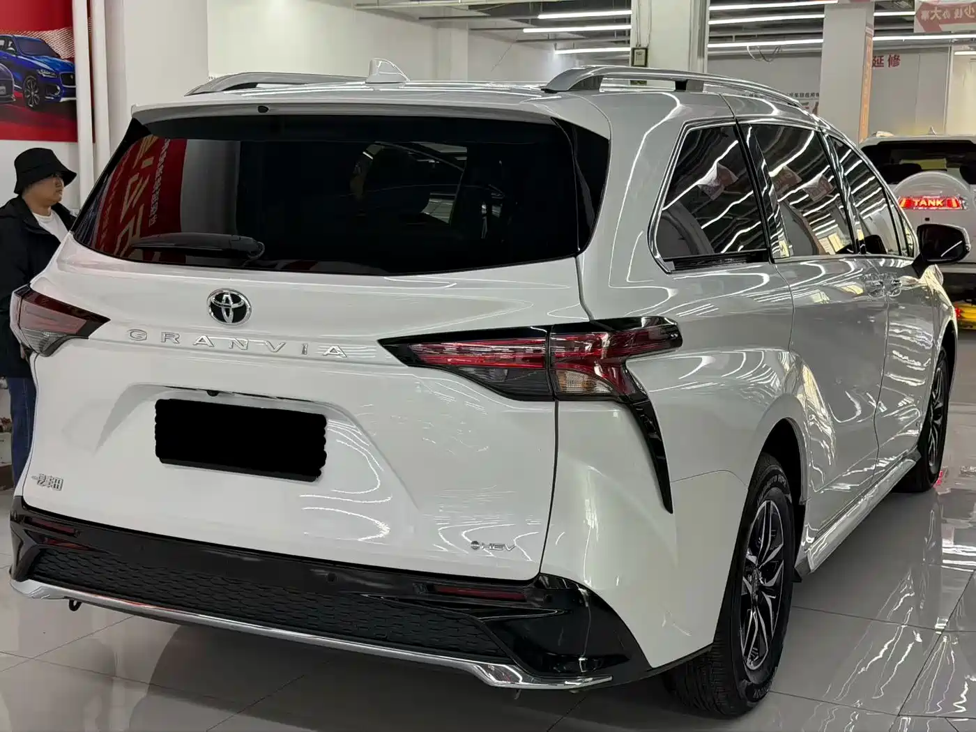 Фото 8 - Toyota Granvia