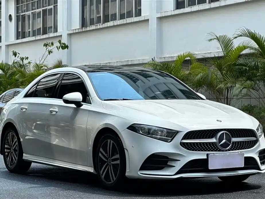 Mercedes-Benz A-Class 2019 A 180 L Sport Sedan фото 3