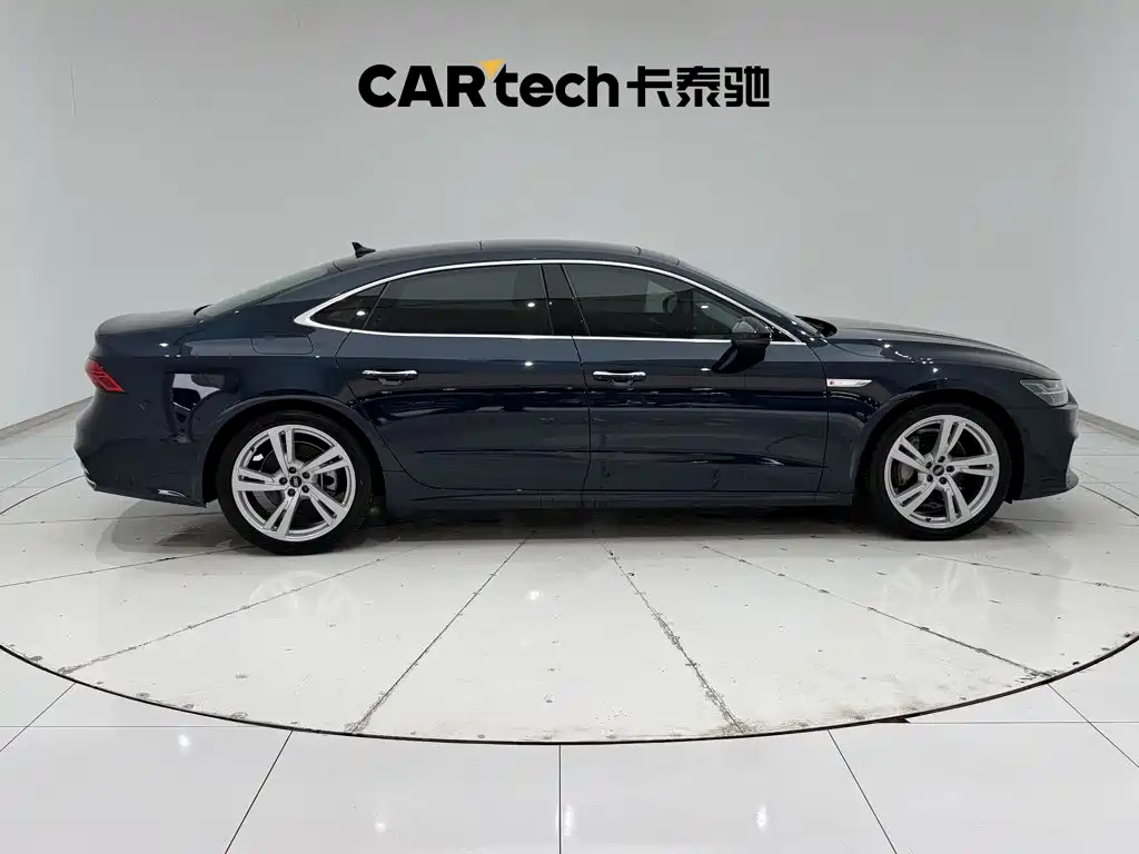 Фото 4 - Audi A7L