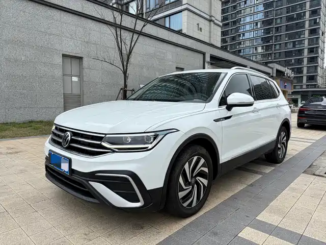 Volkswagen Tiguan L 300TSI, автомат, FWD Smart Enjoy