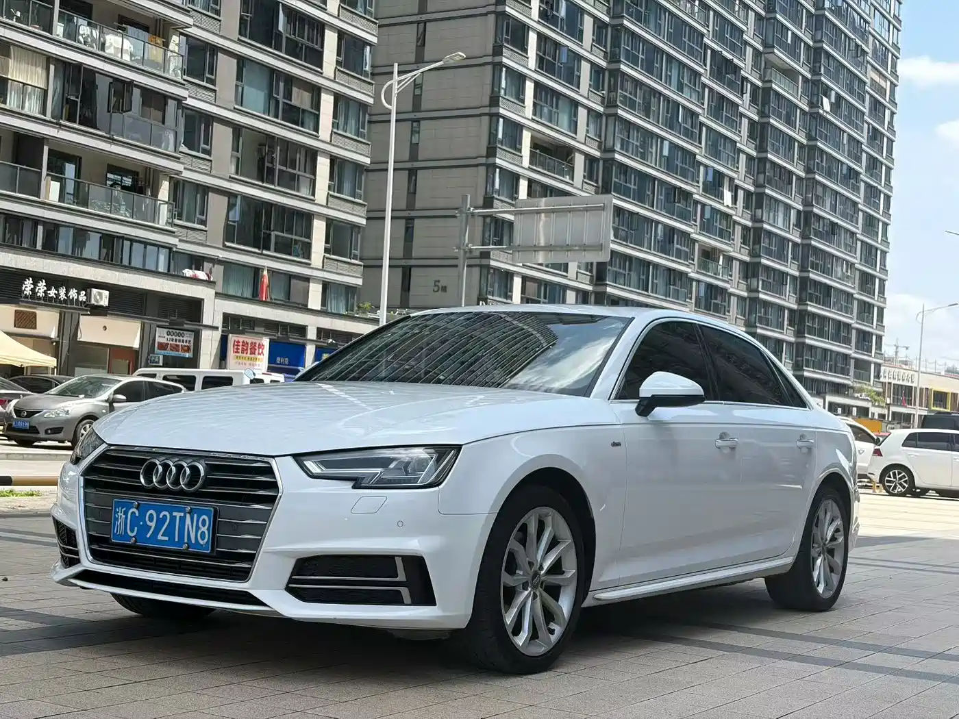 Audi A4L 2018 30th Anniversary 40 TFSI Fashion