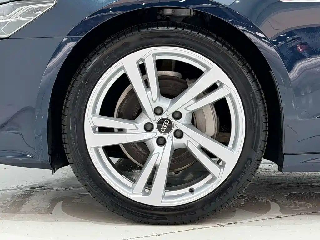 Фото 11 - Audi A7L