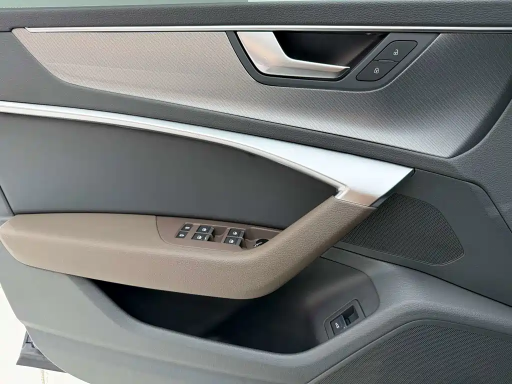 Фото 16 - Audi A7L
