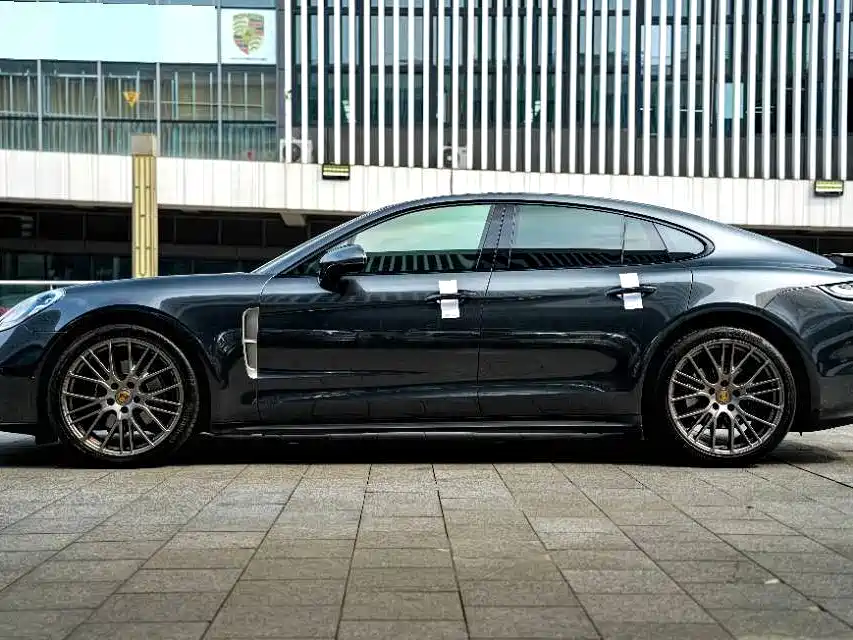 Фото 2 - Porsche Panamera