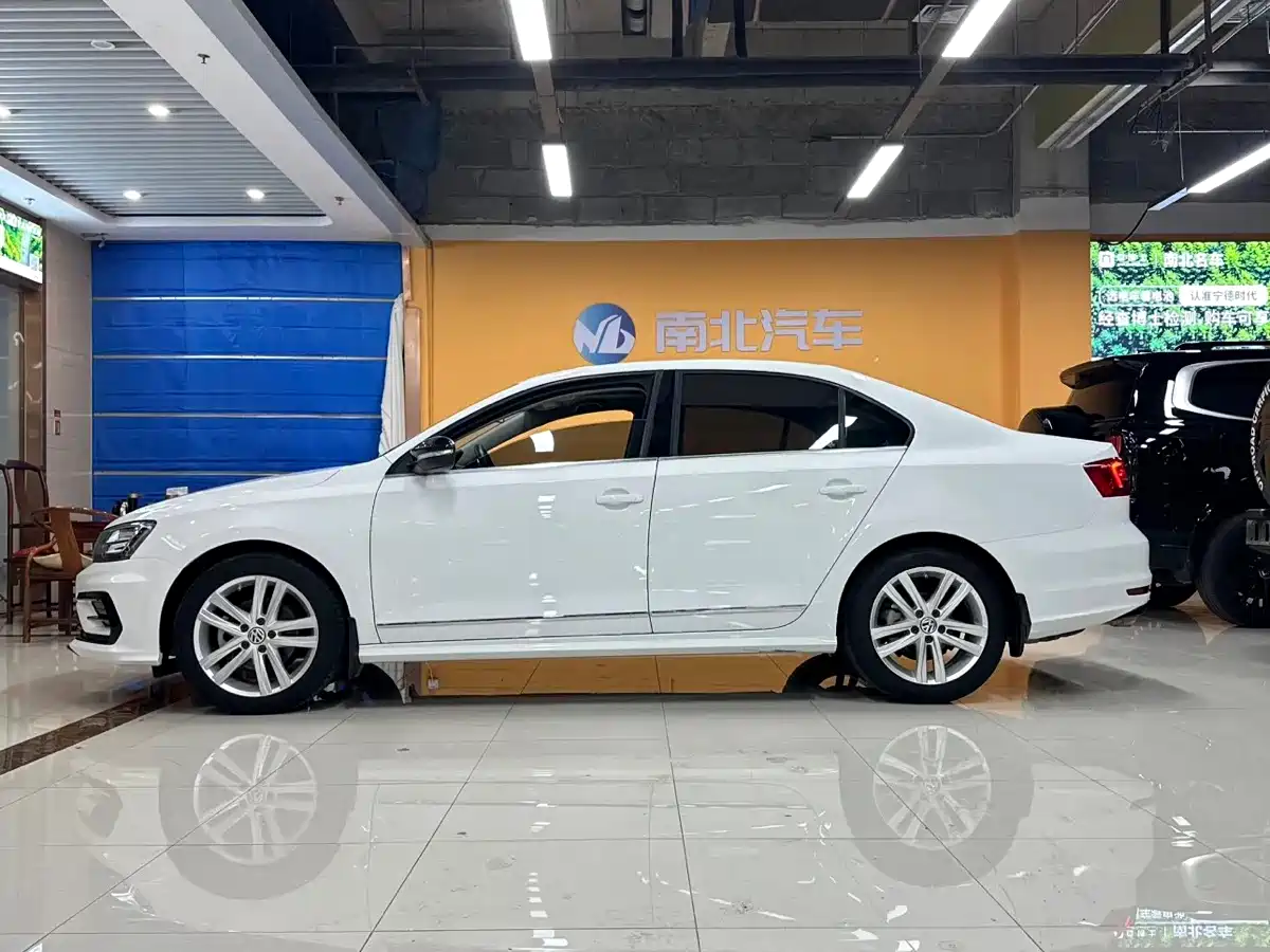 Volkswagen Sagitar 2018 280TSI DSG Spark Edition фото 3