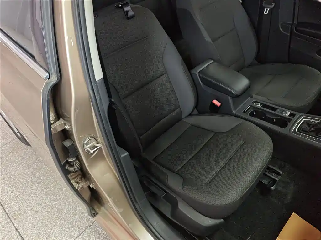 Volkswagen Golf 2016 230TSI Automatic Comfort фото 25