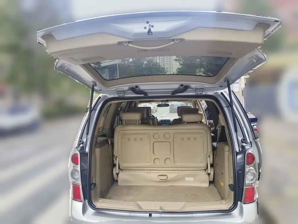 Photo 5 - Buick GL8