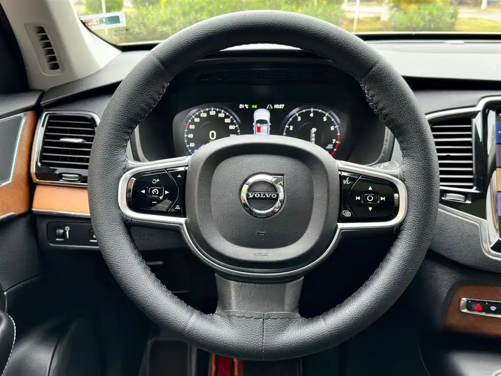 Фото 23 - Volvo XC90