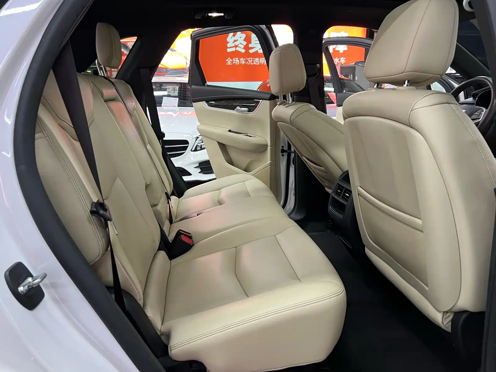 Photo 10 - Cadillac XT5