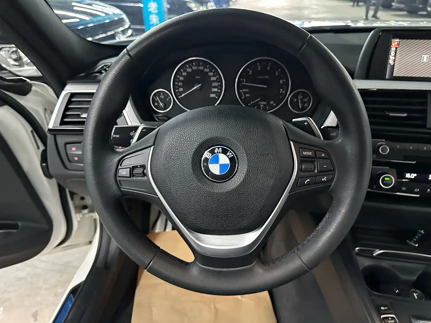BMW 3 Series 2017 320i M Sport фото 13