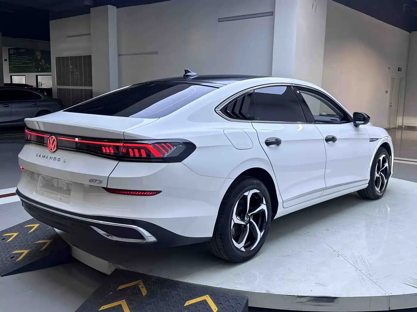 Volkswagen Lamando 2022 Lamando L 280TSI DSG Sporty Edition фото 5