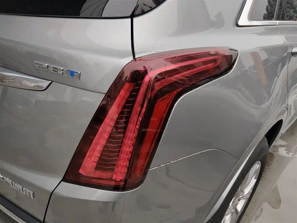 CADILLAC XT5