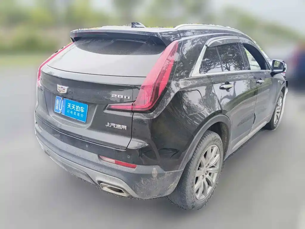 Photo 5 - Cadillac XT4