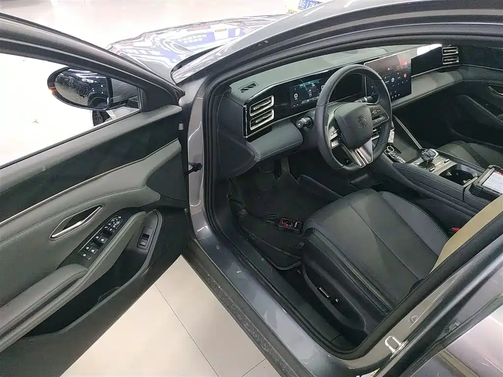 BYD Qin L 2024 DM-i 120KM Superior Edition фото 12