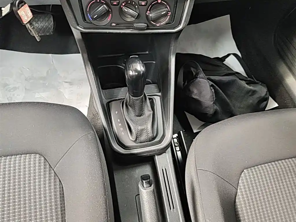 Volkswagen Santana 2016 1.6L Automatic Trend Edition фото 14