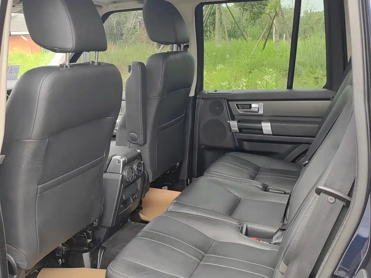 Land Rover Discovery 2016 3.0 SC Gloss Black Collector's Edition HSE фото 12