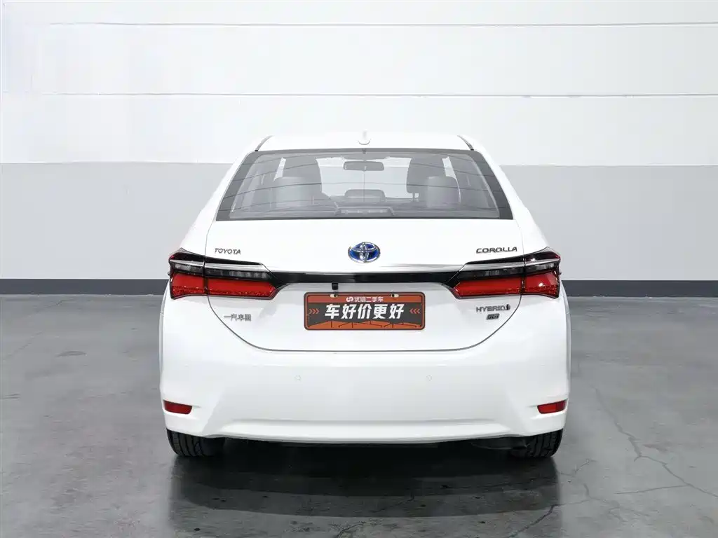 Toyota Corolla 2018 Hybrid 1.8L E-CVT Smart Edition фото 4