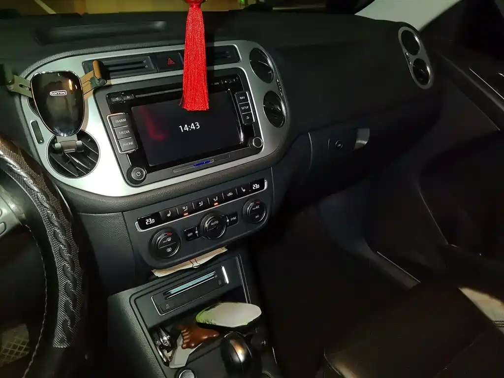 Volkswagen Tiguan 2015 1.8TSI Automatic 2WD Highline фото 6