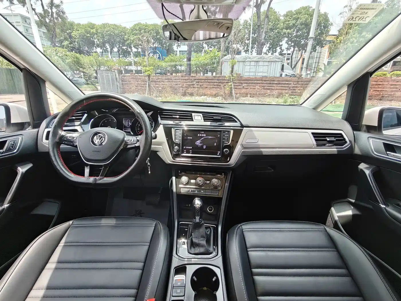 Volkswagen Touran 2018 Touran L 280TSI DSG Comfort 7-seater China V фото 8