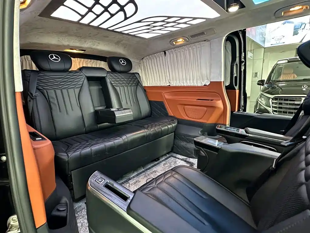 Mercedes-Benz Vito 2023 2.0T Business 7-Seater фото 19