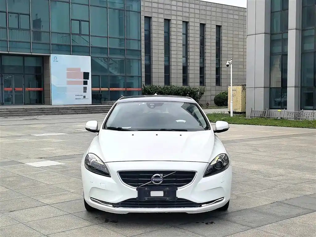 Volvo V40 2016 T3 Comfort Edition фото 2