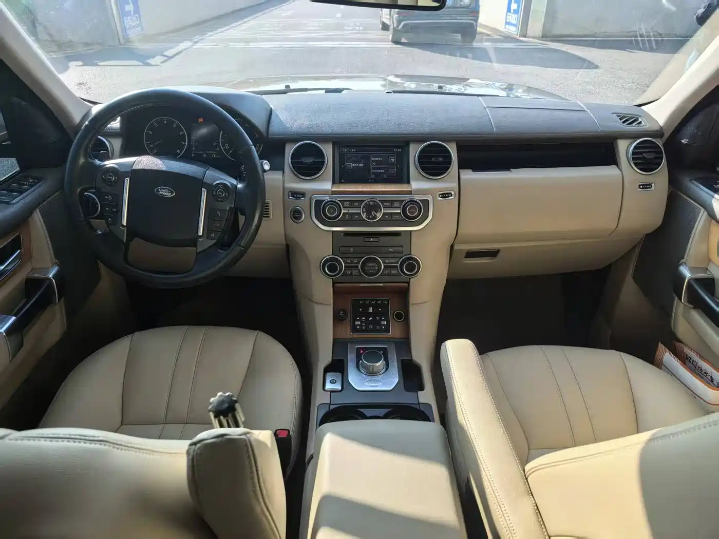 Land Rover Discovery 2016 3.0 SC Gloss Black Collector's Edition HSE фото 8