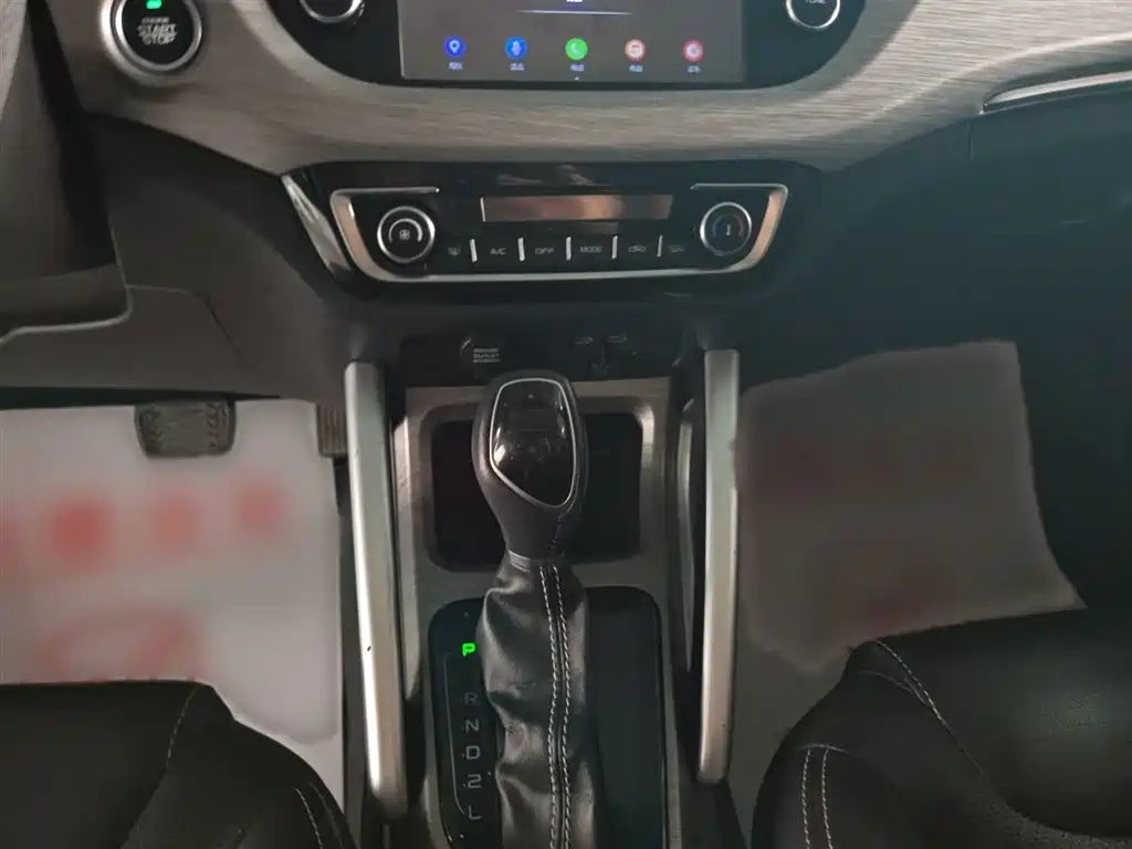 Фото 13 - Geely Vision X3