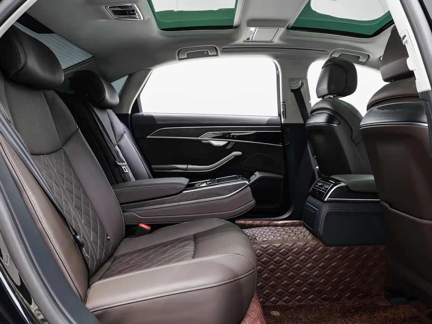 Photo 11 - Audi A8