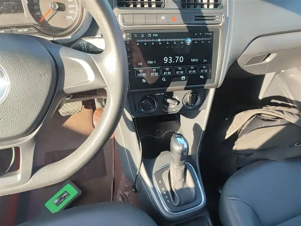 Volkswagen Polo 2016 1.4L Automatic Trend фото 14
