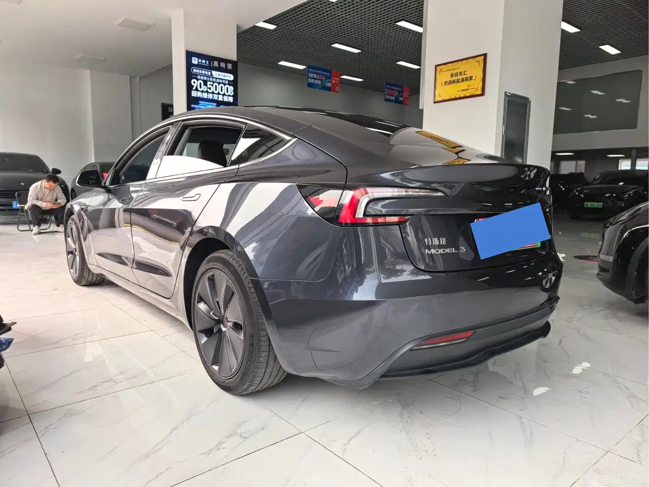 TESLA MODEL 3