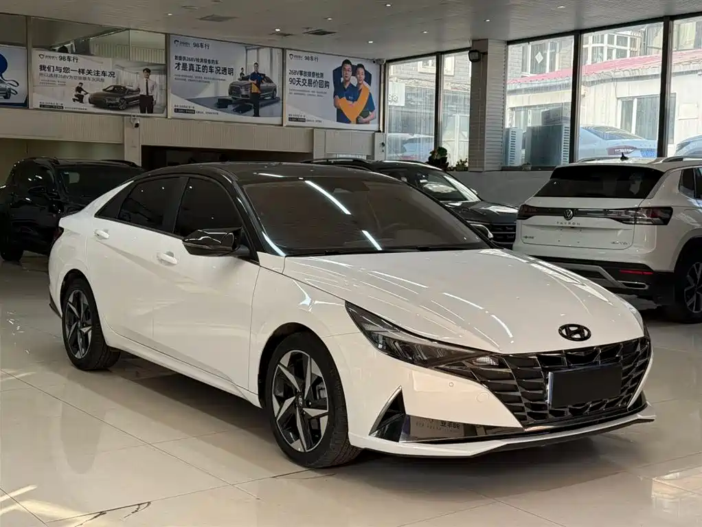 HYUNDAI ELANTRA