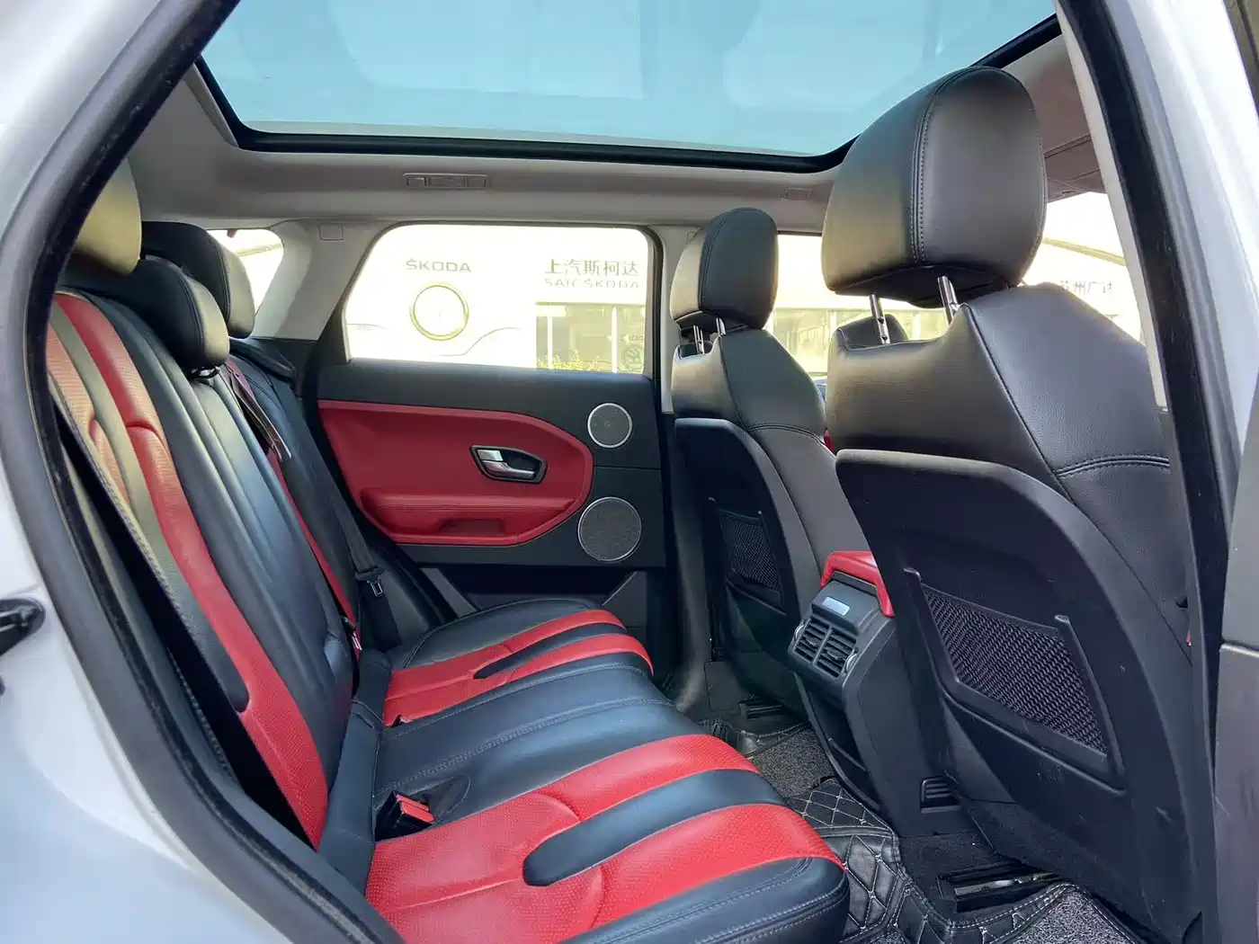 Land Rover Range Rover Evoque 2015 2.0T 5-Door Intelligent Edition фото 16