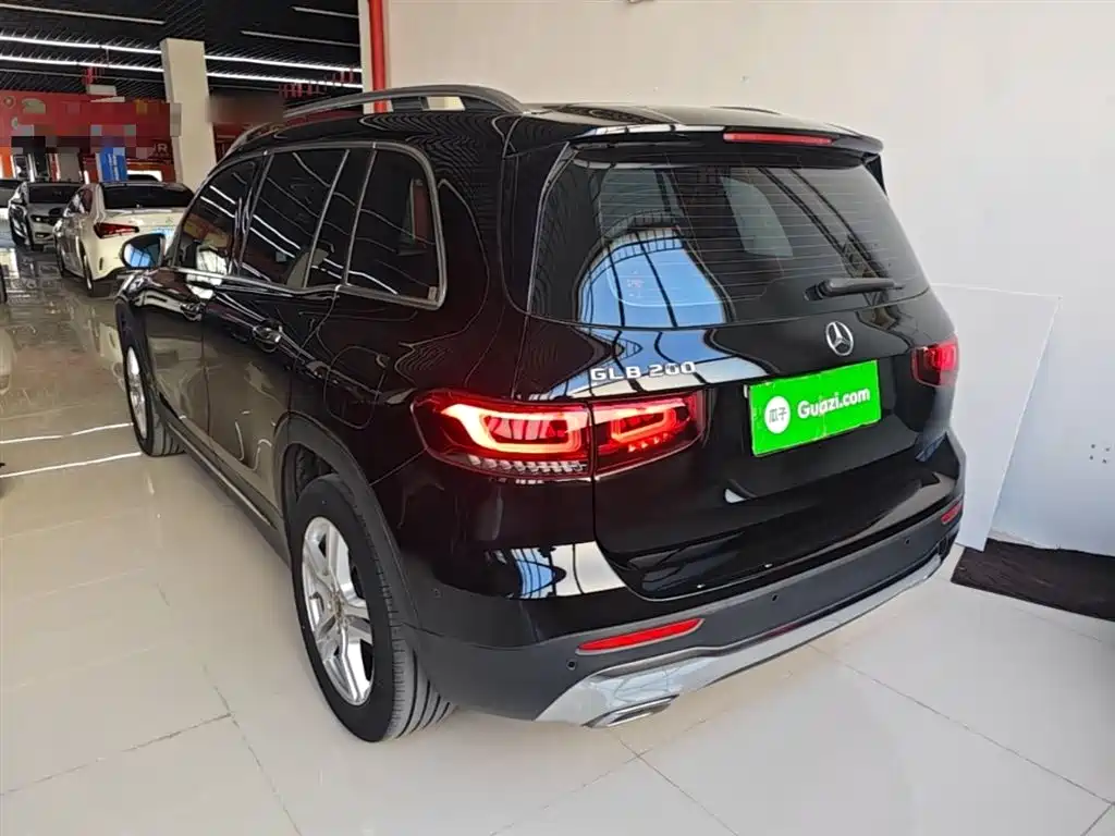 MERCEDES-BENZ GLB