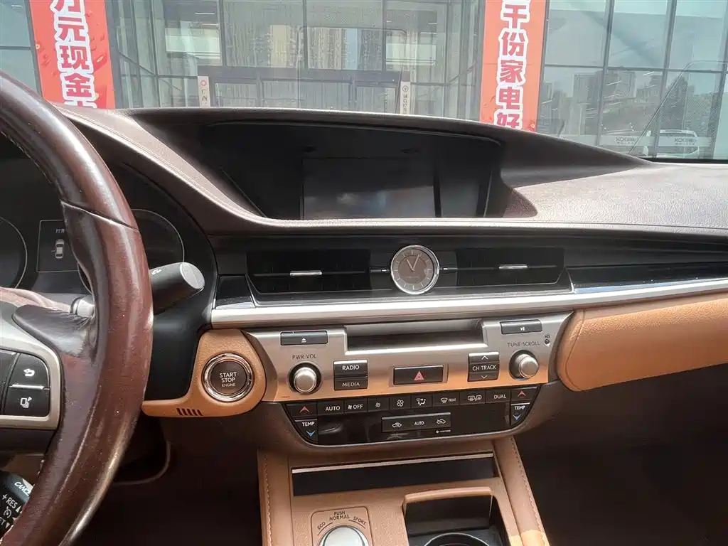 Lexus ES 2015 200 Elite Edition фото 16
