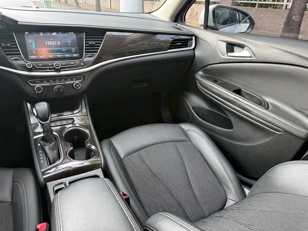 Buick Verano 2019 Sedan 20T Dual Clutch Leading фото 6