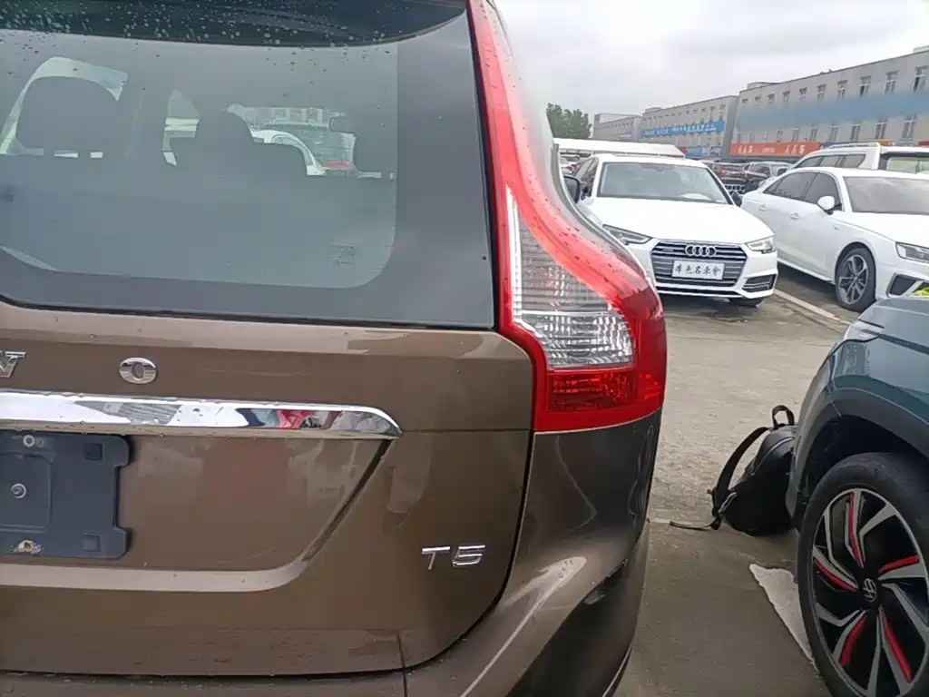Фото 8 - Volvo XC60