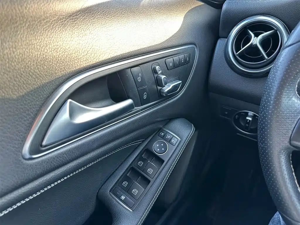 Mercedes-Benz GLA 2017 GLA 200 Fashion фото 20