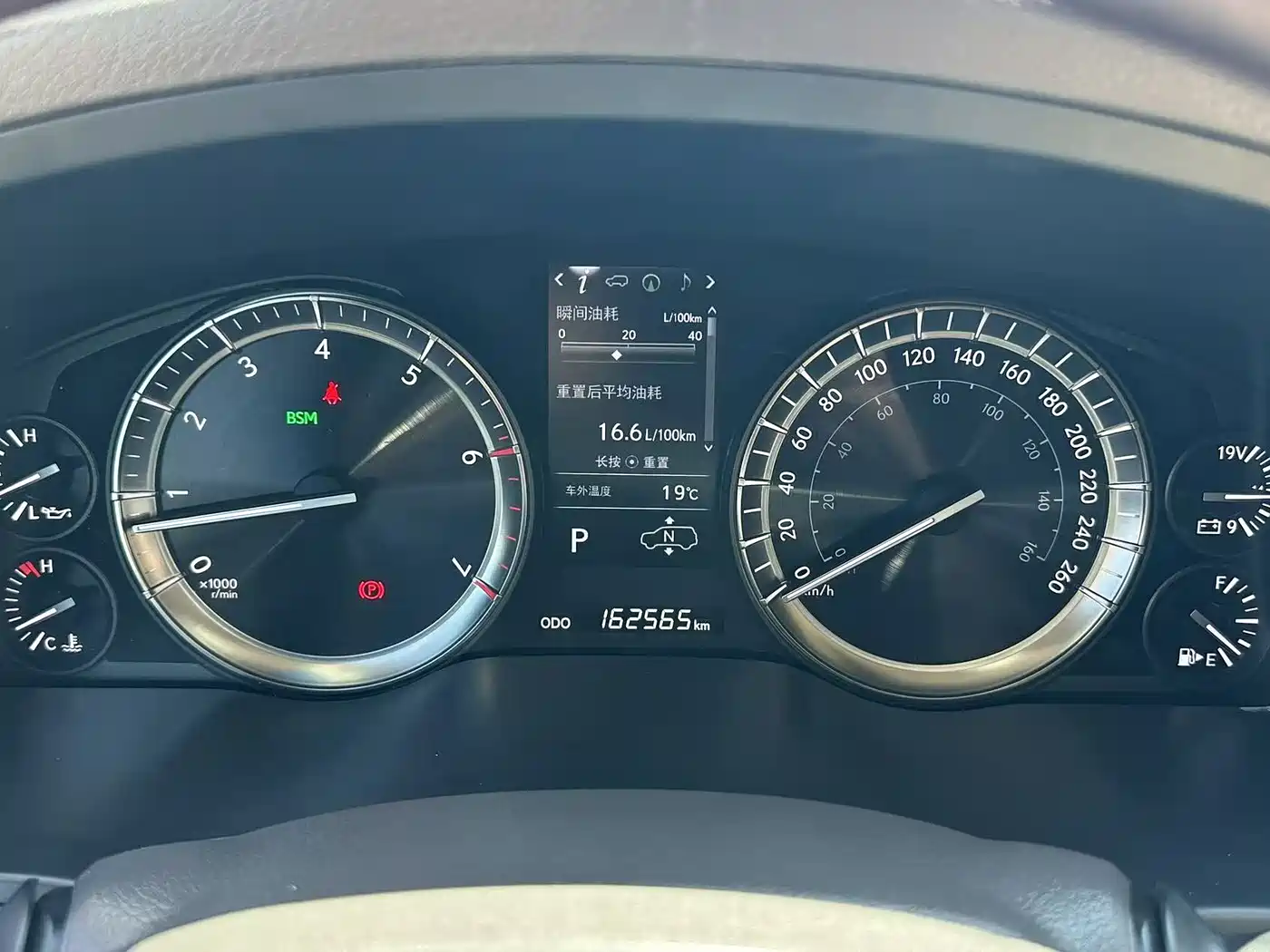 Lexus LX 2016 570 Luxury Premium Edition фото 9