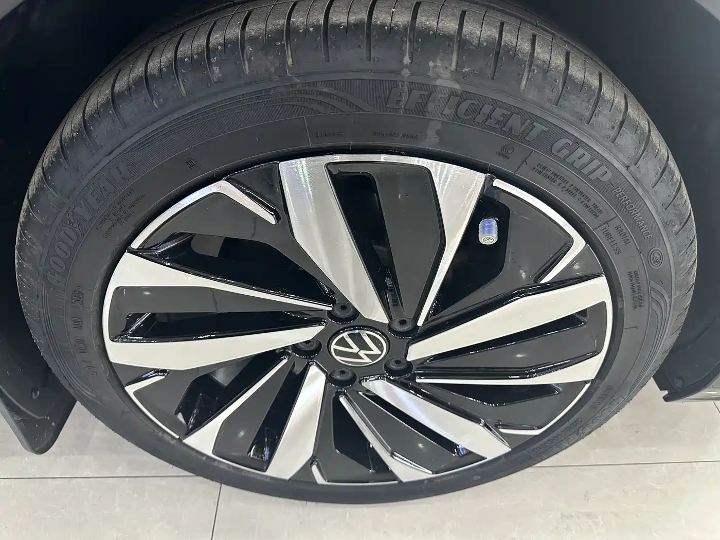 Volkswagen Passat 2022 330TSI Starlight Luxury Edition фото 16